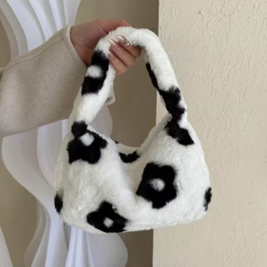 TRENDY FAUX FUR ANIMAL PRINT HANDBAG FOR WOMEN – LEOPARD, ZEBRA & PINK SHOULDER BAG | COZY WINTER FASHION BAG. Soft, stylish, and cozy — these faux fur animal print handbags add a cute yet bold touch.