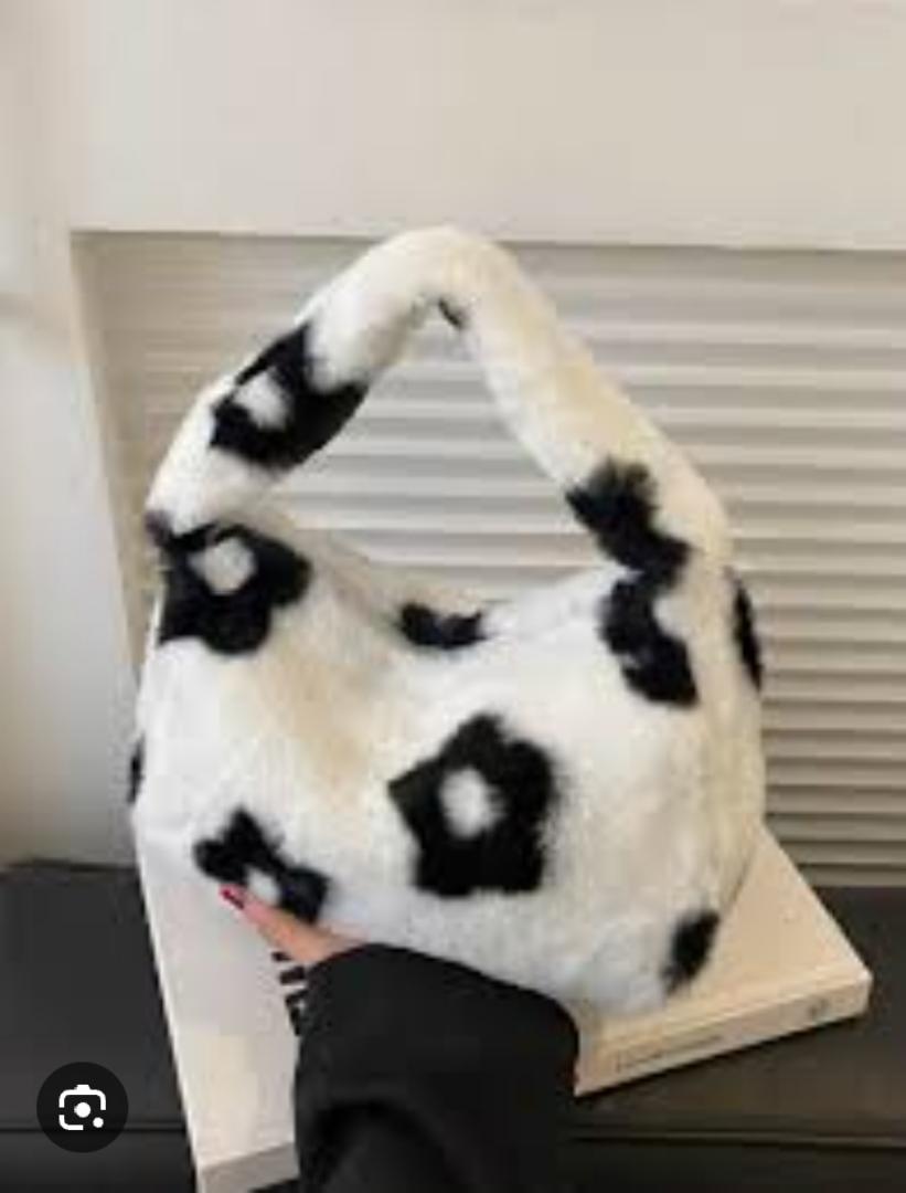 TRENDY FAUX FUR ANIMAL PRINT HANDBAG FOR WOMEN – LEOPARD, ZEBRA & PINK SHOULDER BAG | COZY WINTER FASHION BAG. Soft, stylish, and cozy — these faux fur animal print handbags add a cute yet bold touch.