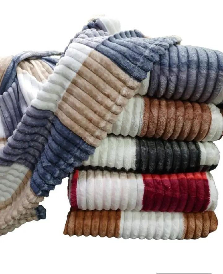 🦋PRICE DROP📍Fleece Cozy Warm Multi Colored Throw Blanket🦋Easy to care Machine wash friendly Unique design philosophy Soft in both sides