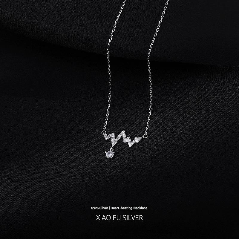 Women's Korean style heartbeat necklace Simple and elegant clavicle chain Gold and silver heart-warming necklace for girlfriend