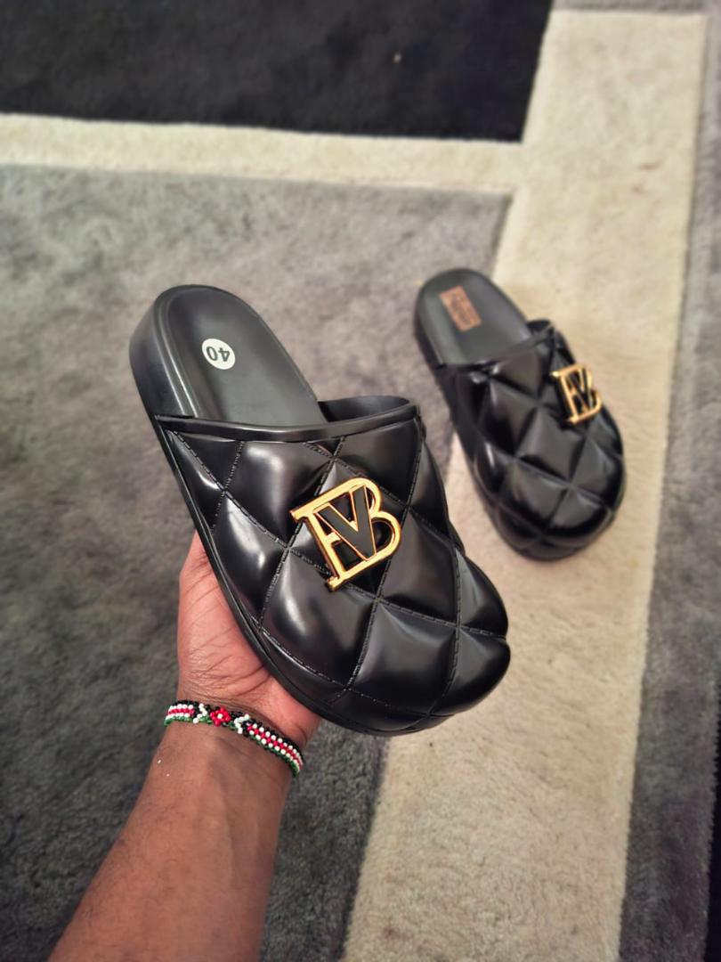 New Arrival Louis Vuitton Clogs Opens men Sandals Men's Summer New Sandals and Slippers Men's Sandals Adult Beach Open Shoes Non-slip Sandals


Sizes (40,41,42,43,44,45)