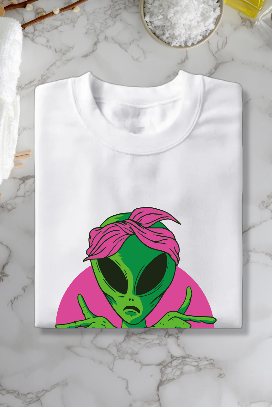 Cotton T-shirt Alien themed tshirt unisex. 100%cotton tshirts fitting heavy cotton unisex