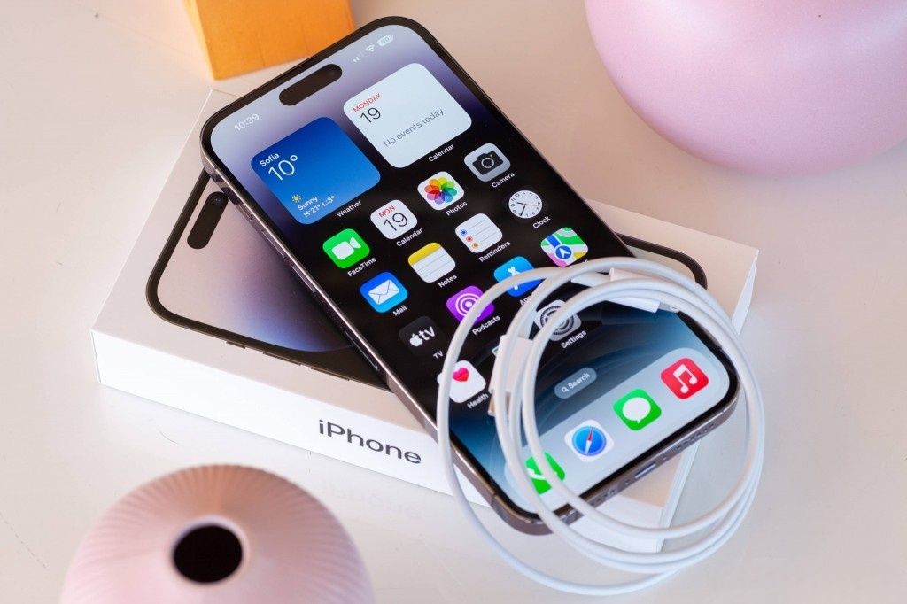 iPhone 14 Pro Max original refurbished phone high quality, 256GB/512GB/1TB multiple original color choices, with free stylish phone case for gift.