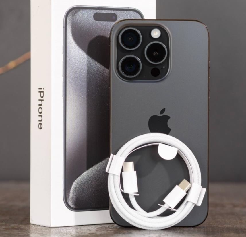 iPhone 15 Pro original refurbished dual sim phone, original color choices, with 128GB/256GB/512GB at wholesale prices, with Free stylish phone case as gift.