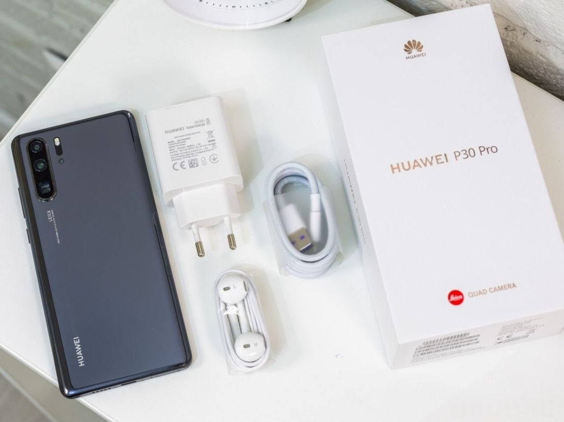 Huawei P30 Pro original Huawei product, very nice camera high performance smart phone, 128GB/256GB official color choices and access to Google service at very much affordable price