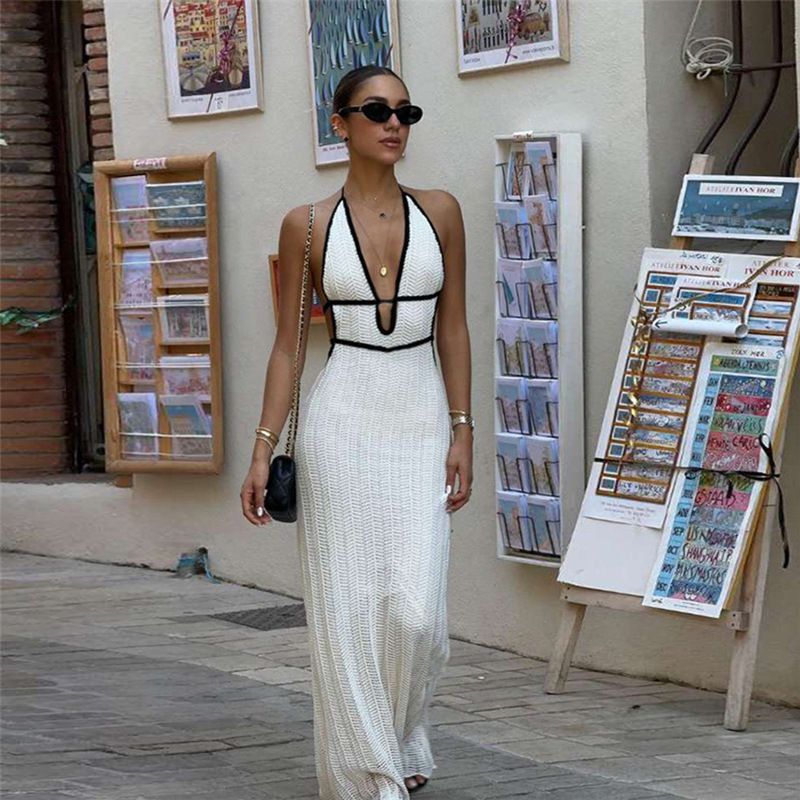 Europe and America's new women's fashion elegant contrast V-neck hanging neck lace backless knit long dress is suitable for daily leisure and holiday parties.