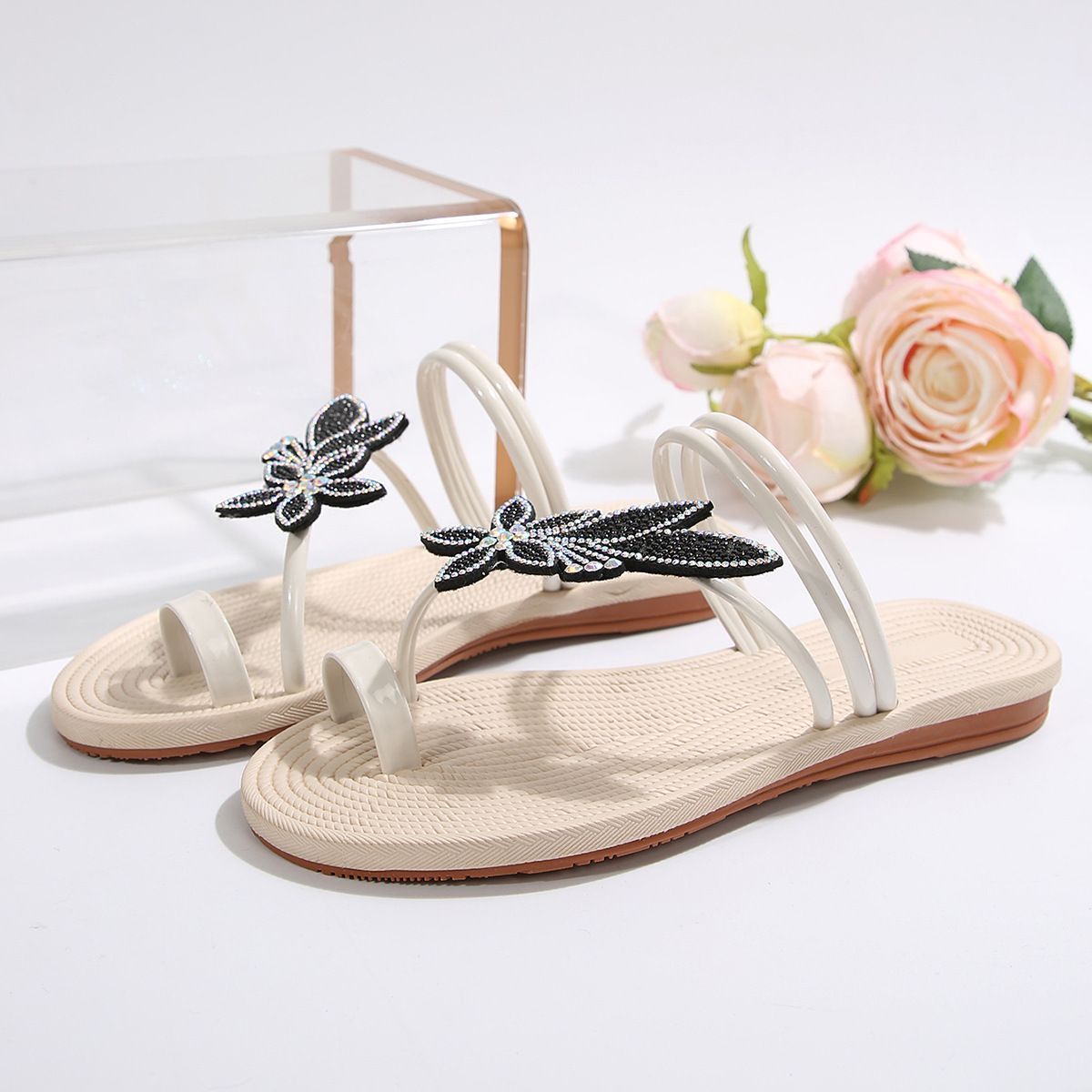 Summer new women's shoes fashion rhinestone flowers high-heeled open-toed high-heeled sandals with crystal face fashion shoes suitable for daily leisure commuting.