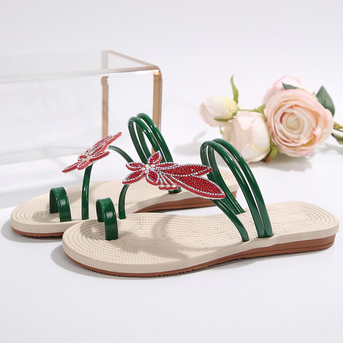 Summer new women's shoes fashion rhinestone flowers high-heeled open-toed high-heeled sandals with crystal face fashion shoes suitable for daily leisure commuting.