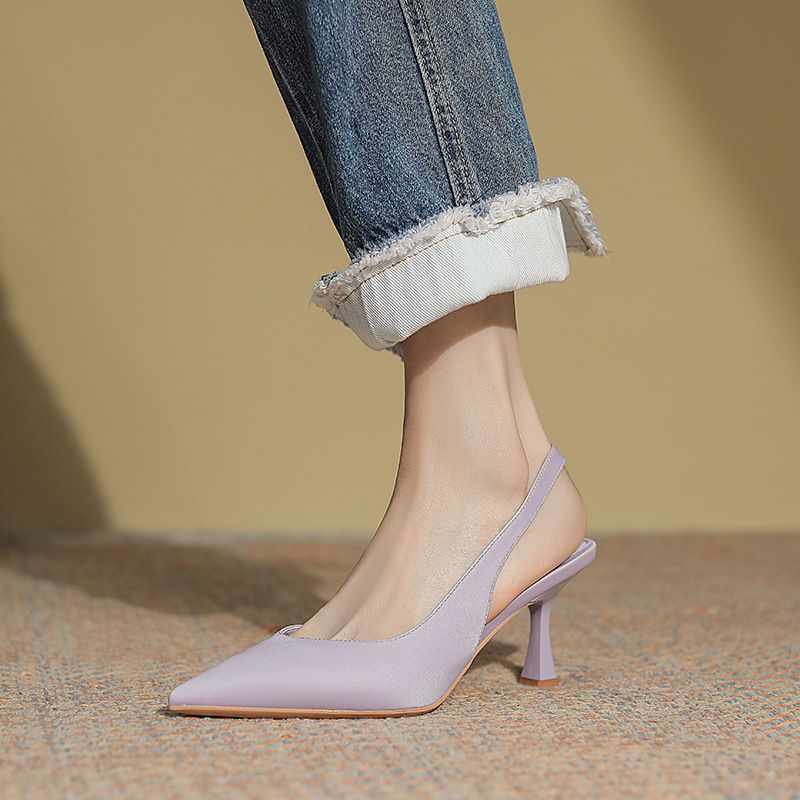 New women's shoes in summer are fashionable, pointy and single shoes, and high-heeled sandals at the back of Baotou are suitable for daily leisure, commuting and dating banquets.