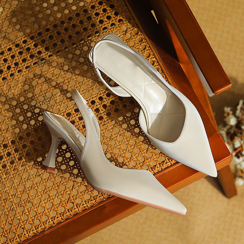 New women's shoes in summer are fashionable, pointy and single shoes, and high-heeled sandals at the back of Baotou are suitable for daily leisure, commuting and dating banquets.