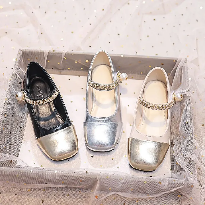 New girls' shoes, Princess shoes with dresses, shoes with shallow mouth and round head, retro small leather shoes are suitable for birthday parties, school Christmas parties and banquets.