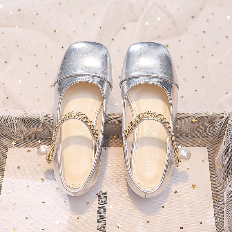 New girls' shoes, Princess shoes with dresses, shoes with shallow mouth and round head, retro small leather shoes are suitable for birthday parties, school Christmas parties and banquets.
