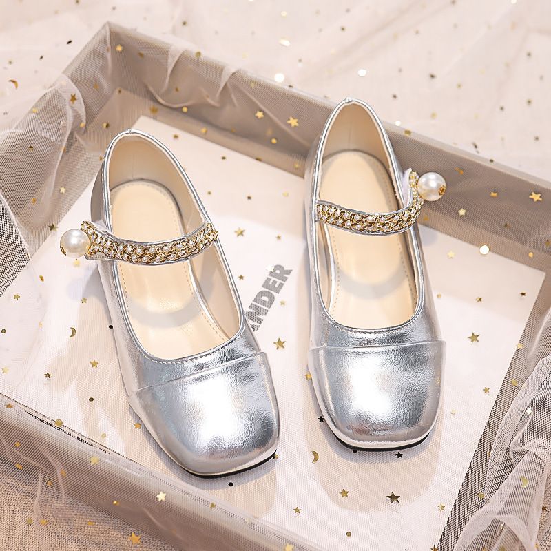 New girls' shoes, Princess shoes with dresses, shoes with shallow mouth and round head, retro small leather shoes are suitable for birthday parties, school Christmas parties and banquets.