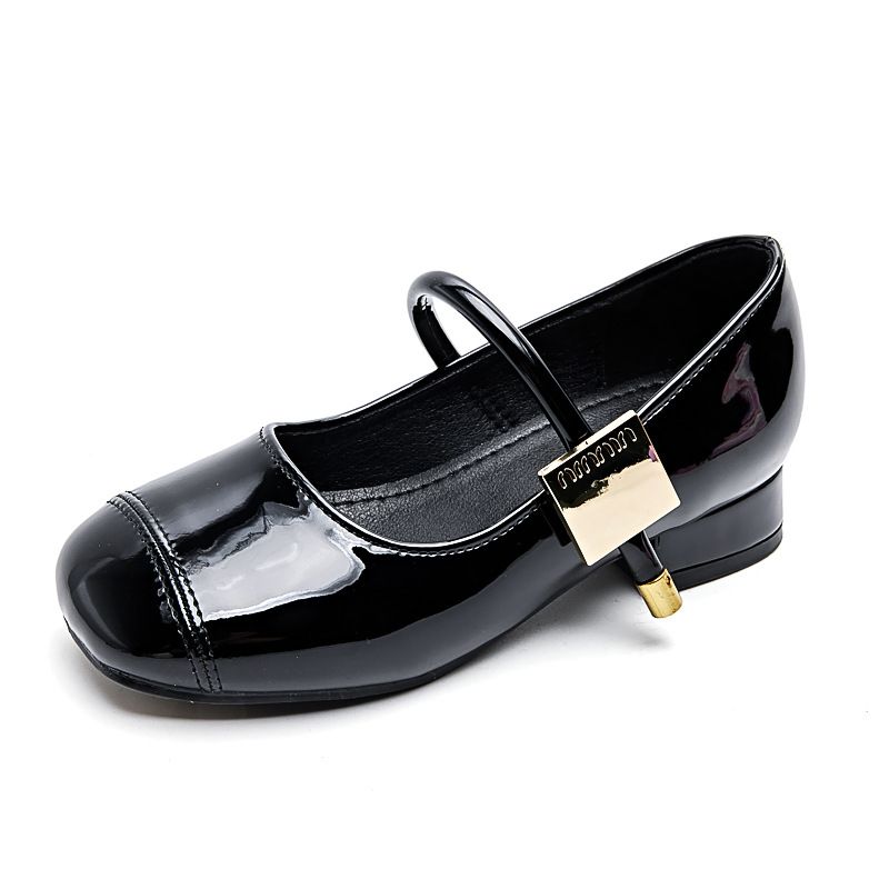 New girls' shoes, Princess shoes with dresses, shallow-mouthed round-headed Mary Jane patent leather soft-soled shoes are suitable for birthday parties, school Christmas parties and banquets.