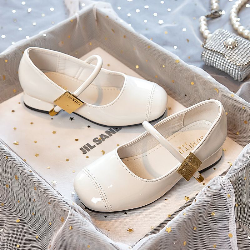 New girls' shoes, Princess shoes with dresses, shallow-mouthed round-headed Mary Jane patent leather soft-soled shoes are suitable for birthday parties, school Christmas parties and banquets.