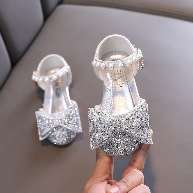 New girls' shoes, Princess shoes with dresses, girls' sandals and Pearl bow shoes are suitable for daily casual birthday parties, school Christmas parties and banquets.