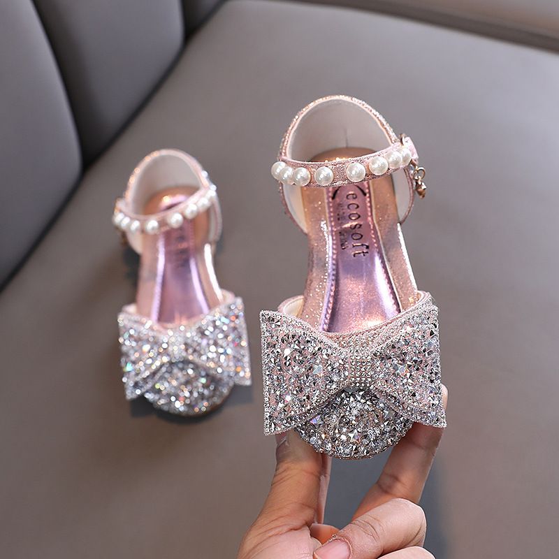New girls' shoes, Princess shoes with dresses, girls' sandals and Pearl bow shoes are suitable for daily casual birthday parties, school Christmas parties and banquets.