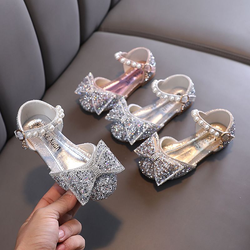 New girls' shoes, Princess shoes with dresses, girls' sandals and Pearl bow shoes are suitable for daily casual birthday parties, school Christmas parties and banquets.