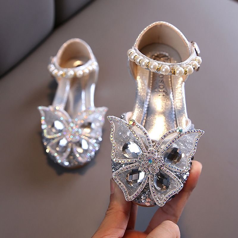 New girls' shoes Princess shoes bow rhinestone girls' sandals with dress shoes are suitable for daily casual birthday party, school Christmas party and banquet performance.