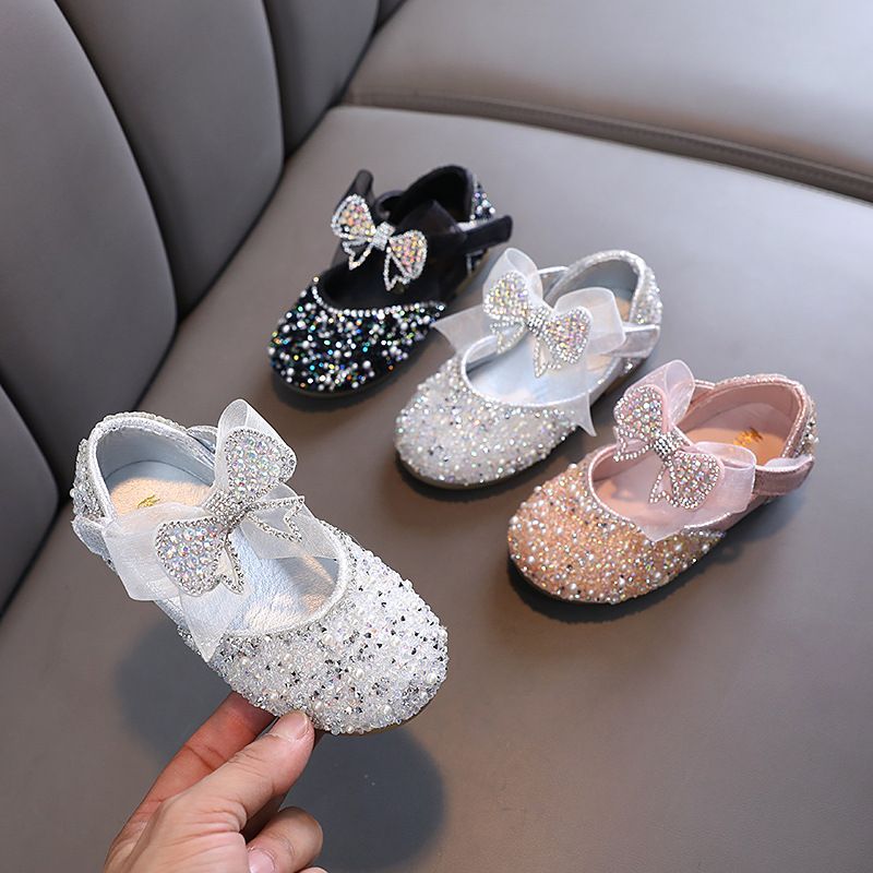 New girls' shoes Princess shoes bow sequined girls' sandals with dress shoes are suitable for daily casual birthday parties, school Christmas parties and banquets.