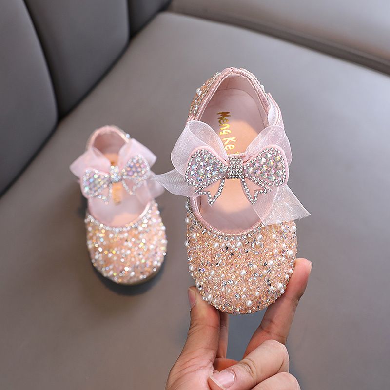 New girls' shoes Princess shoes bow sequined girls' sandals with dress shoes are suitable for daily casual birthday parties, school Christmas parties and banquets.