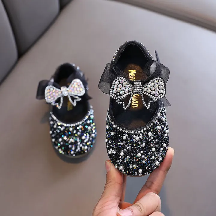 New girls' shoes Princess shoes bow sequined girls' sandals with dress shoes are suitable for daily casual birthday parties, school Christmas parties and banquets.