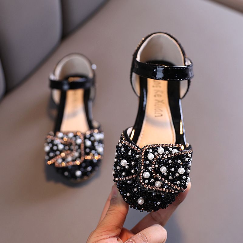 New girls' shoes Princess shoes bow Pearl rhinestone sandals with dress shoes are suitable for daily casual birthday party, school Christmas party and banquet performance.