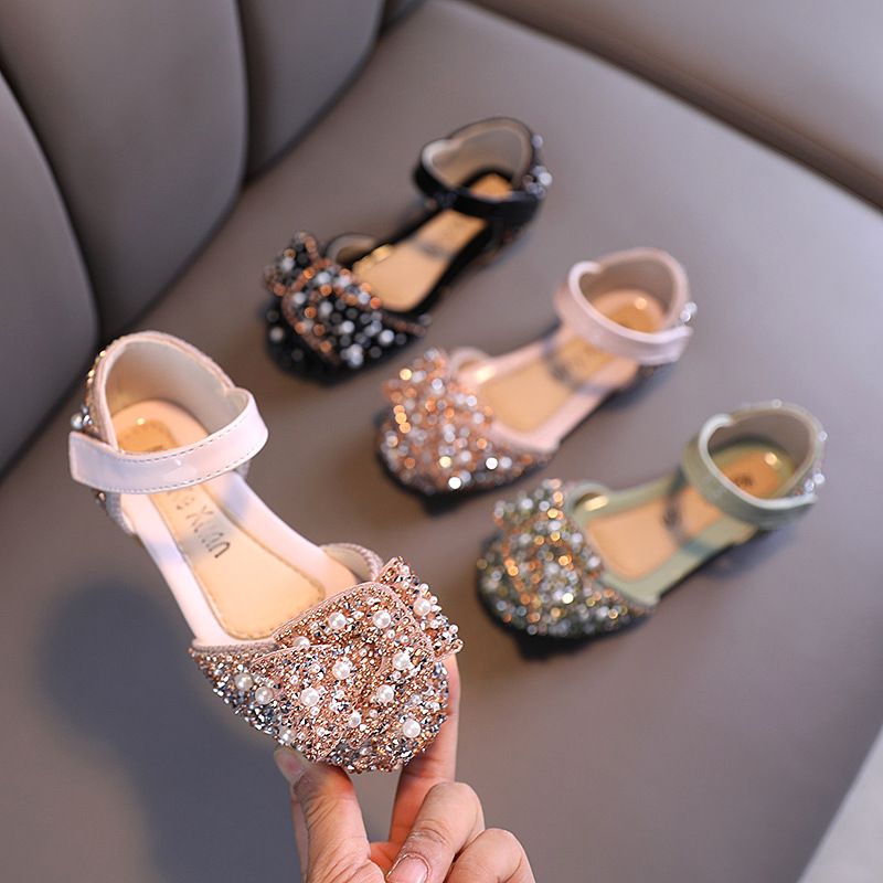 New girls' shoes Princess shoes bow Pearl rhinestone sandals with dress shoes are suitable for daily casual birthday party, school Christmas party and banquet performance.