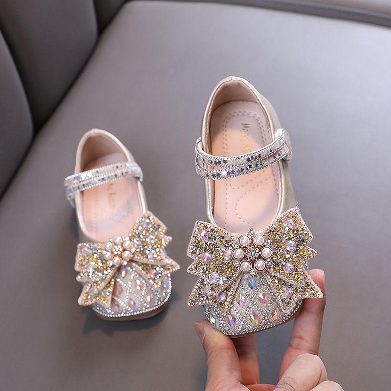 New girls' shoes, Princess shoes with dresses, single shoes and bows, Pearl girls' shoes are suitable for daily casual birthday parties, school Christmas parties and banquets.
