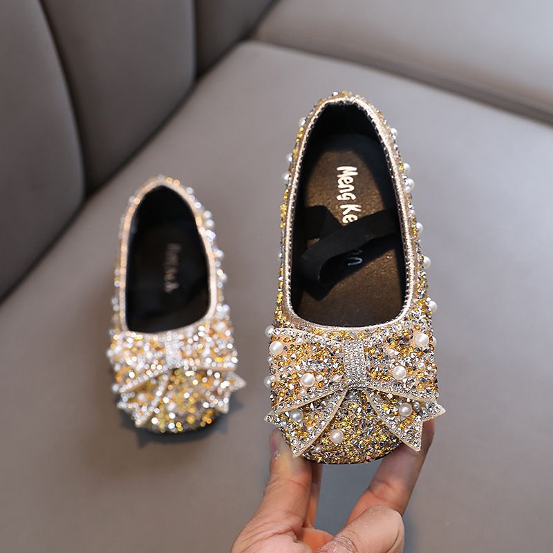 New girls' shoes Princess shoes with dresses sequins Pearl bow flat shoes are suitable for daily casual birthday parties, school Christmas parties and banquets.