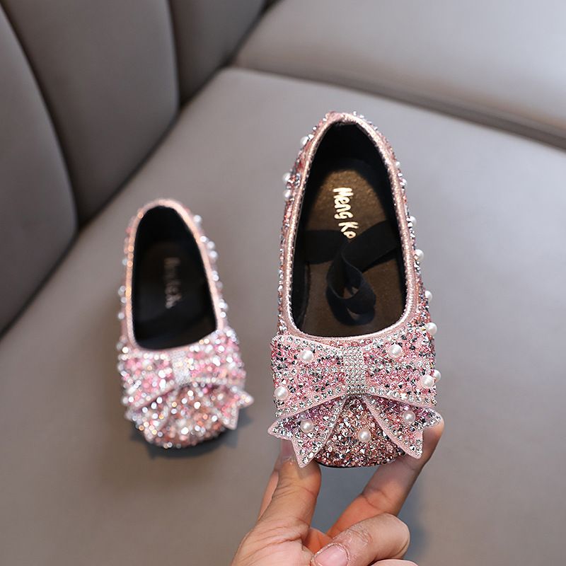 New girls' shoes Princess shoes with dresses sequins Pearl bow flat shoes are suitable for daily casual birthday parties, school Christmas parties and banquets.