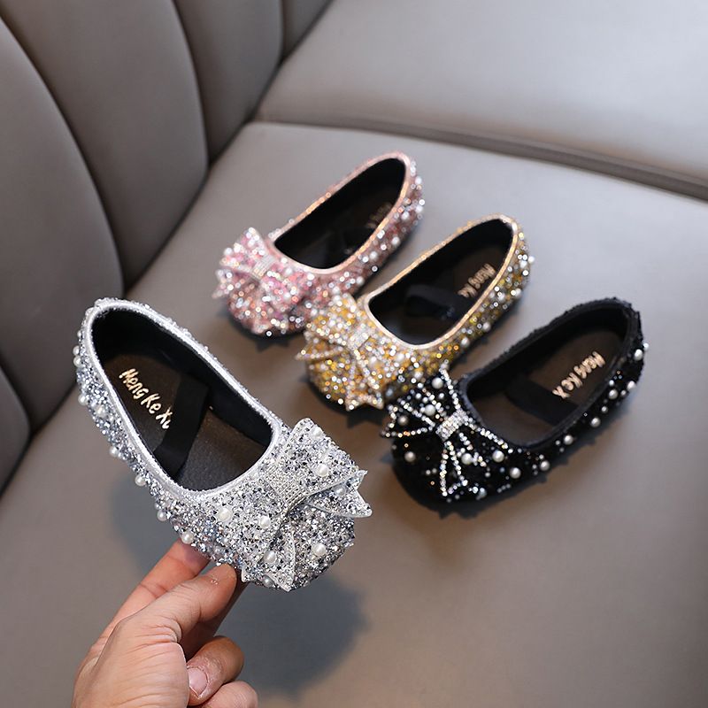 New girls' shoes Princess shoes with dresses sequins Pearl bow flat shoes are suitable for daily casual birthday parties, school Christmas parties and banquets.