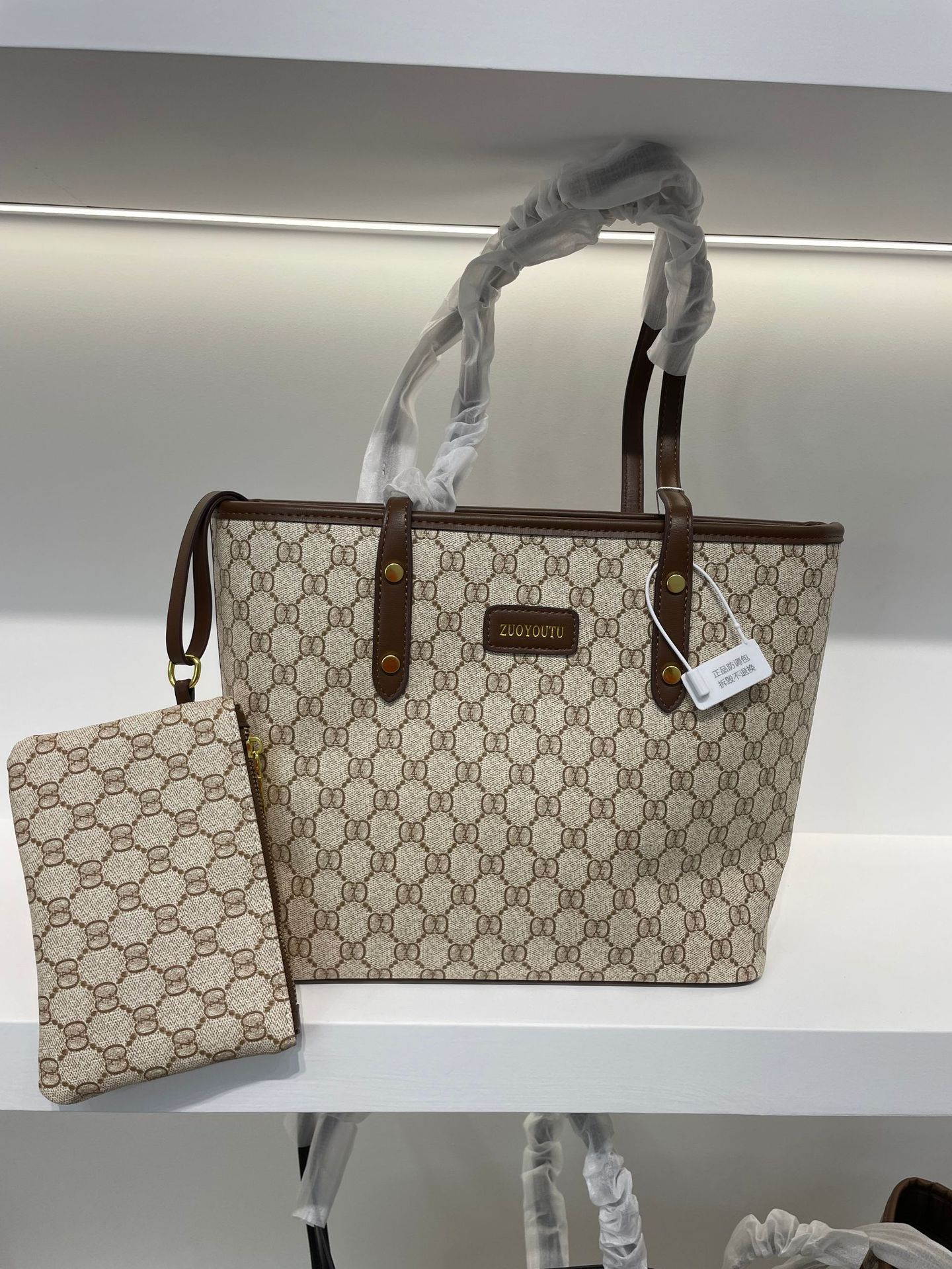 New handbag fashion tote bag large capacity handbag vintage Joker shoulder bag with reading letters is suitable for daily leisure commuting parties.