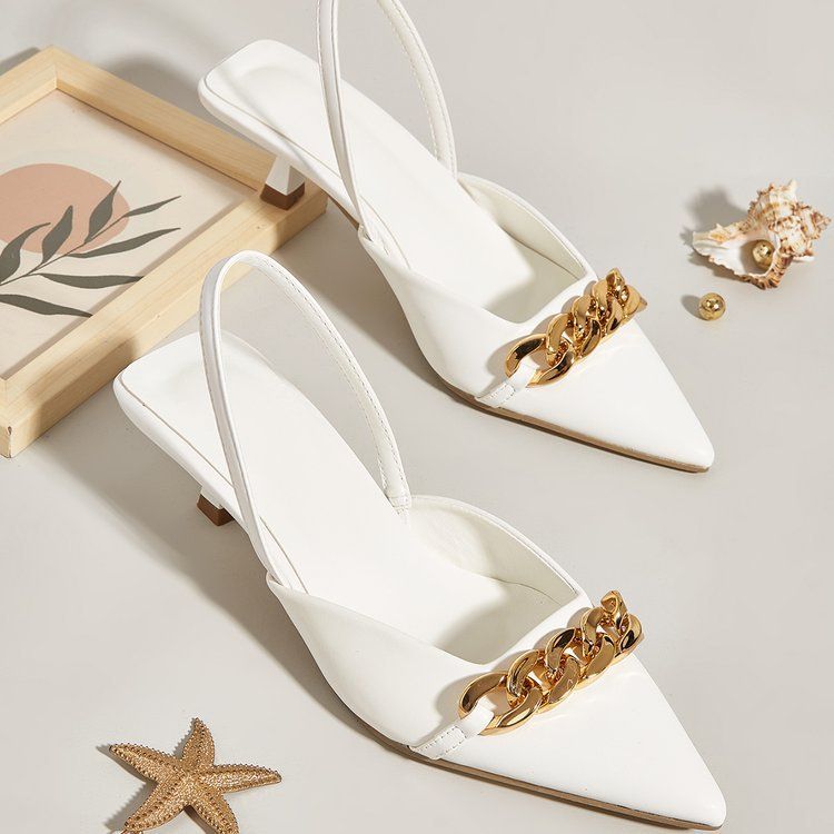 New women's shoes in summer are fashionable, pointed, single shoes and high-heeled sandals, which are suitable for daily leisure commuting parties and dinners.