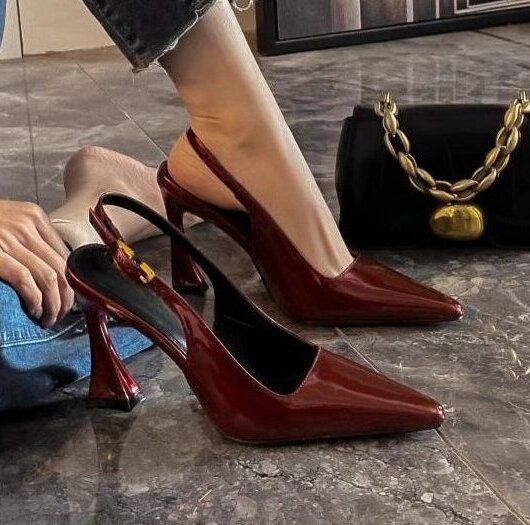 Summer new women's shoes fashion Baotou sandals patent leather Joker stiletto heels are suitable for daily leisure commuting parties.