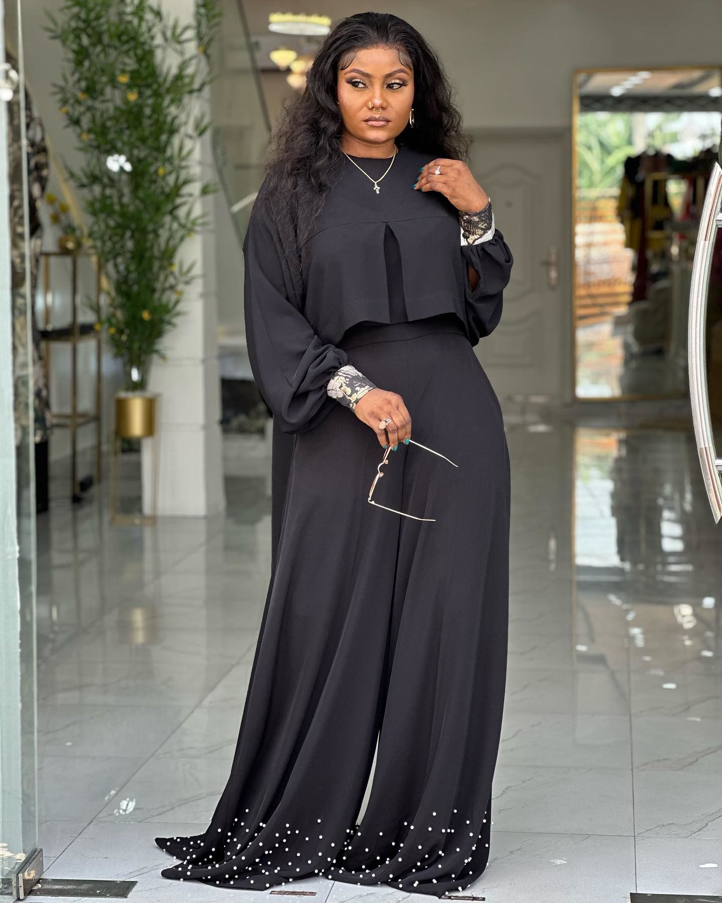 Summer new women's two-piece solid color long-sleeved round neck lantern sleeve jacket beaded wide-leg pants suit is suitable for daily leisure commuting parties.