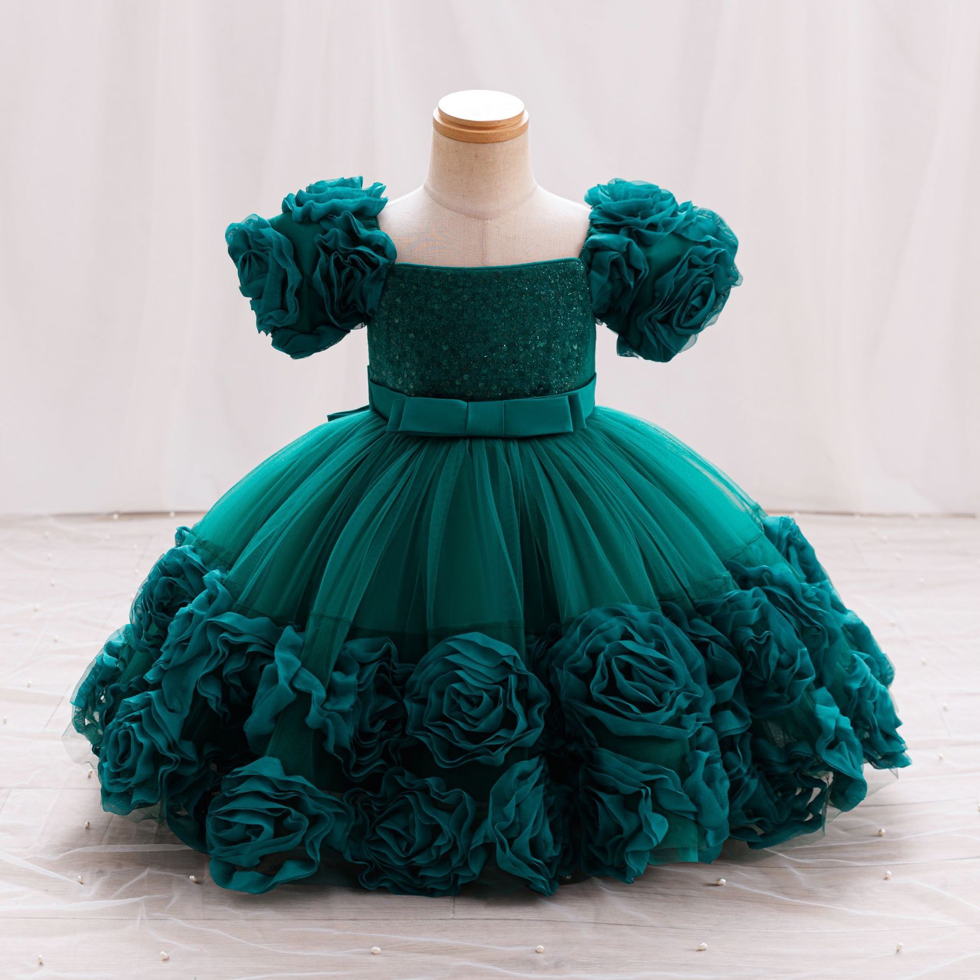 Summer new girl dress short sleeve square collar flower gauze fluffy skirt Princess dress is suitable for birthday party school Christmas party banquet dress costume.