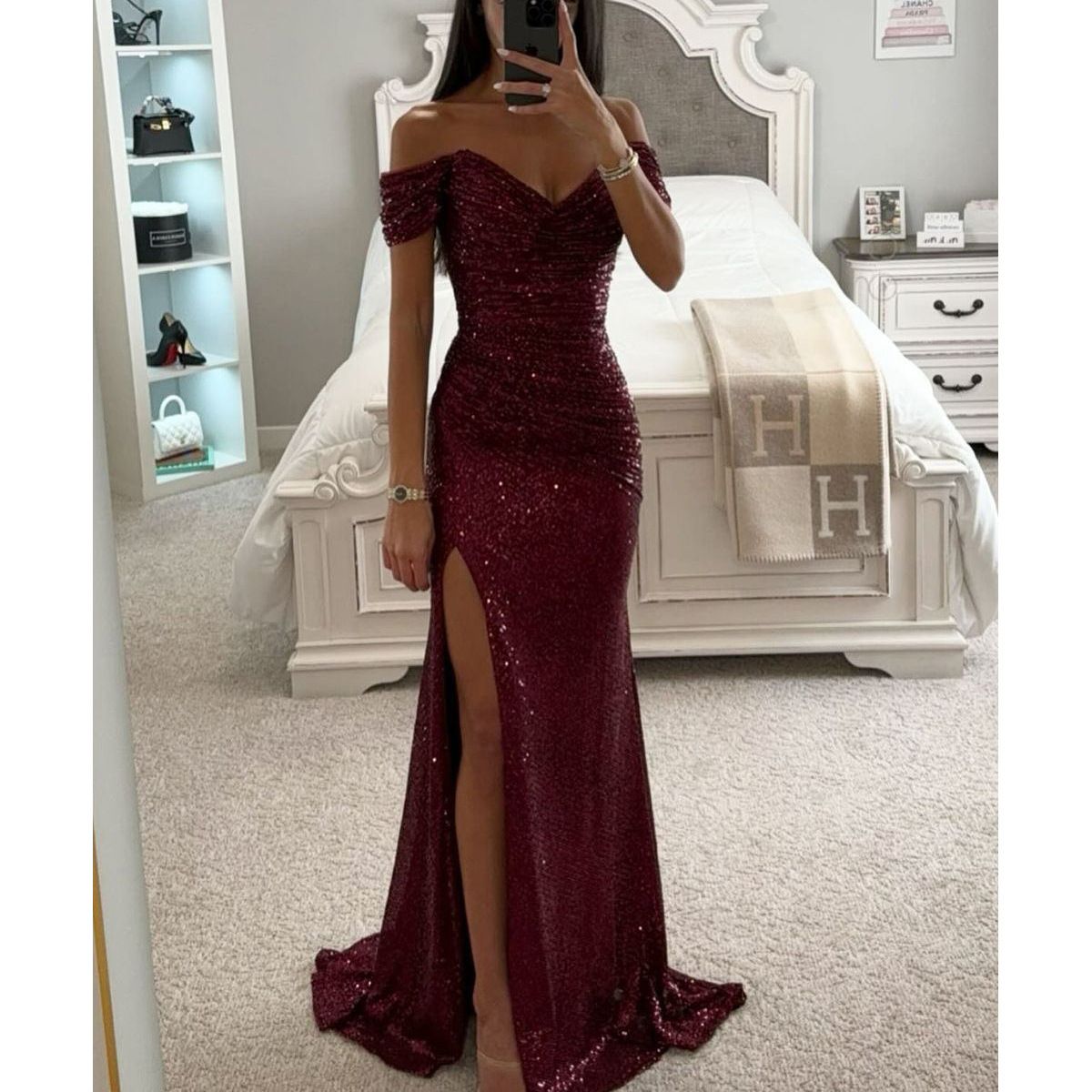 New women's dresses in summer are fashionable, solid color, sleeveless and strapless, and sequined long dresses are suitable for daily leisure party dinner dresses.
