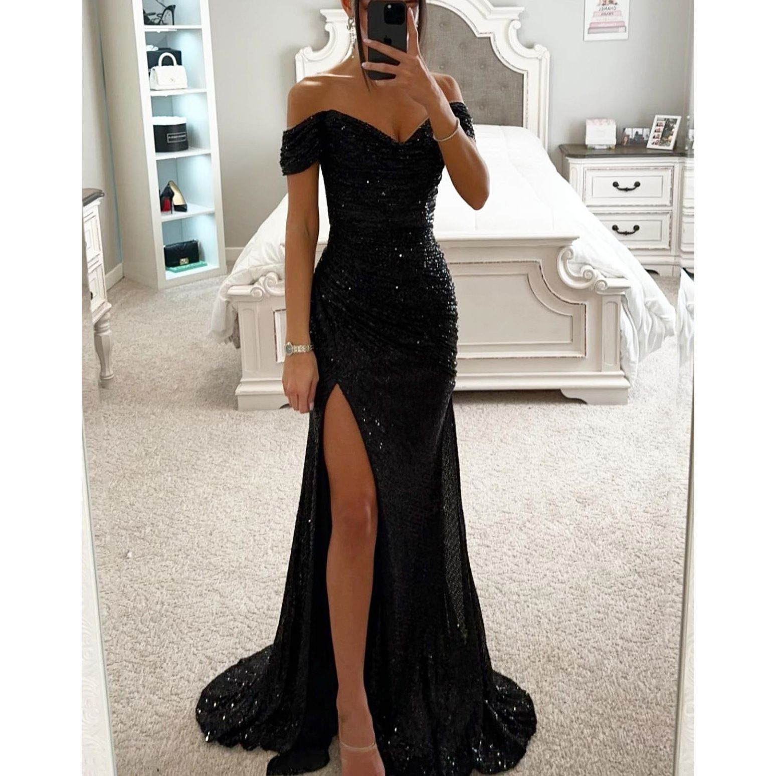 New women's dresses in summer are fashionable, solid color, sleeveless and strapless, and sequined long dresses are suitable for daily leisure party dinner dresses.