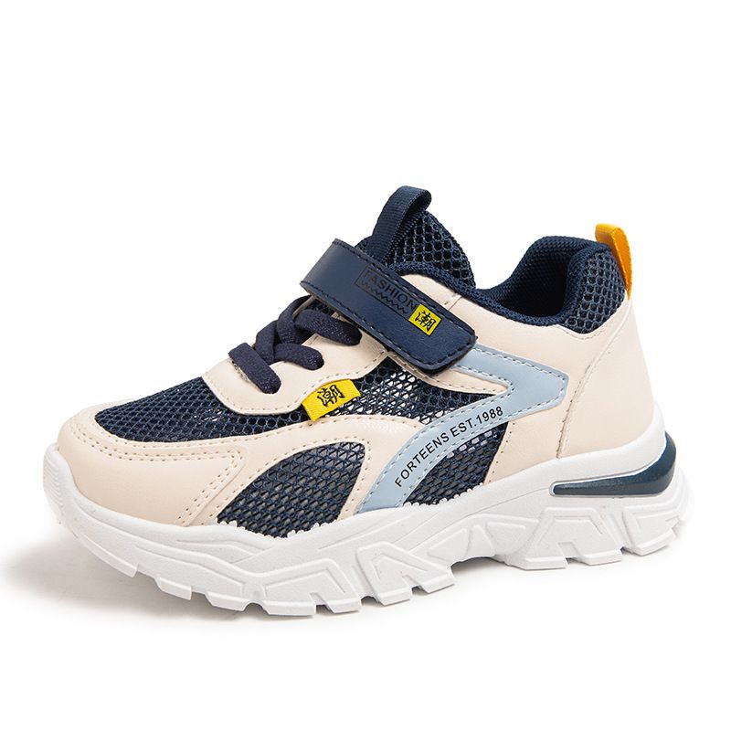 In summer, the new boys' sports shoes are light, breathable and non-slip. hook and loop mesh soft-soled children's running shoes are suitable for daily leisure sports and outdoor running training.