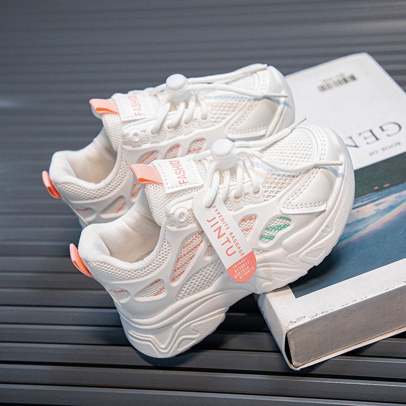 Summer new girls' sports shoes lightweight mesh breathable non-slip lace-up soft-soled children's old shoes running shoes are suitable for daily leisure sports outdoor running training.