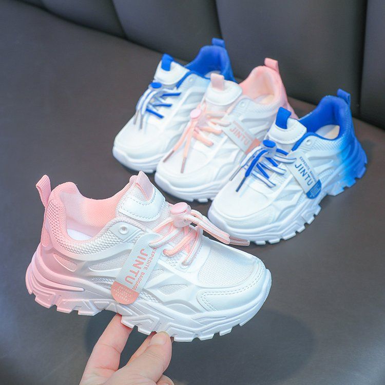 The new girls' sports shoes are light, breathable, non-slip lace-up and soft-soled. Old boys' running shoes are suitable for daily leisure sports and outdoor running training.