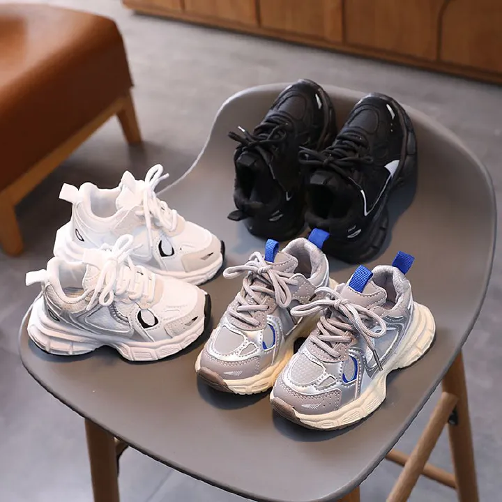 The new children's sports shoes are light and breathable, with non-slip soft soles. Boys and girls running shoes are suitable for daily leisure sports and outdoor running training.