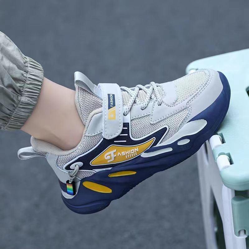 New boys' sports shoes mesh breathable non-slip soft-soled old daddy shoes children's running shoes are suitable for leisure outdoor sports running training.