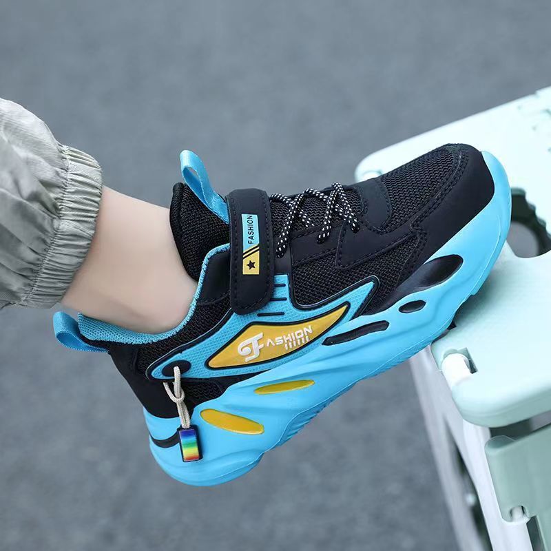 New boys' sports shoes mesh breathable non-slip soft-soled old daddy shoes children's running shoes are suitable for leisure outdoor sports running training.