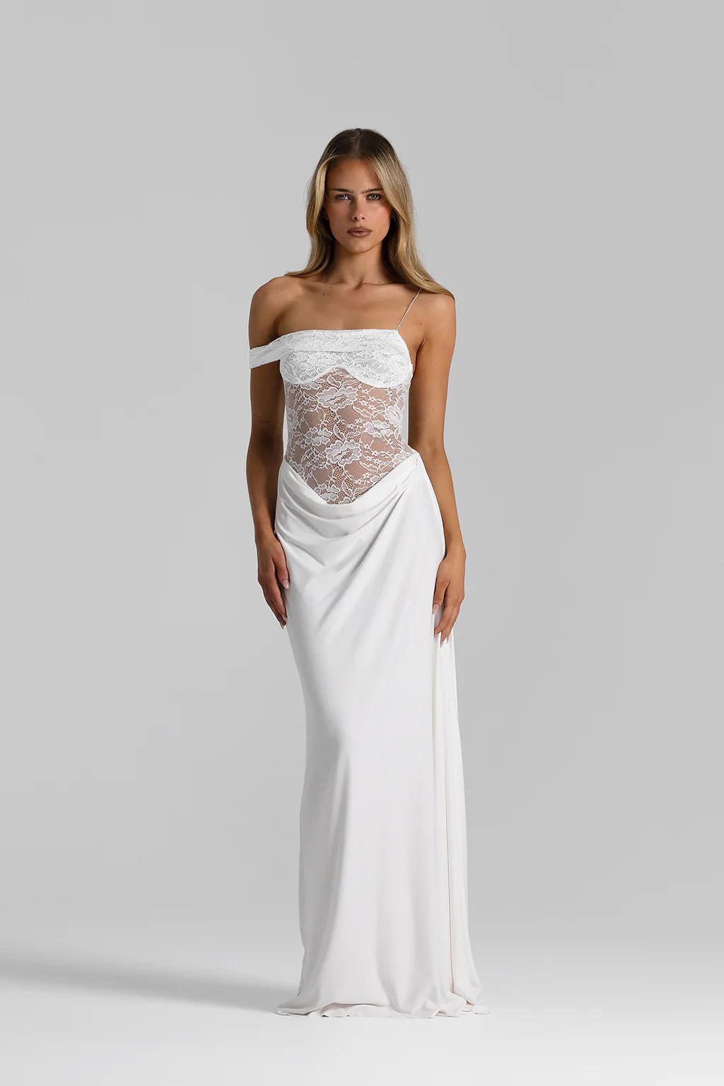 New women's dresses in summer are solid colors, sleeveless suspenders, lace and slim stitching. Long dresses are suitable for daily leisure commuting parties and dinners.