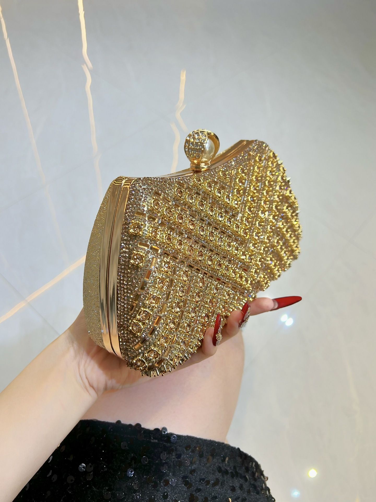 New handbag fashion diamond clutch chain shoulder messenger bag dinner bag box bag suitable for daily leisure commuting party dinner.