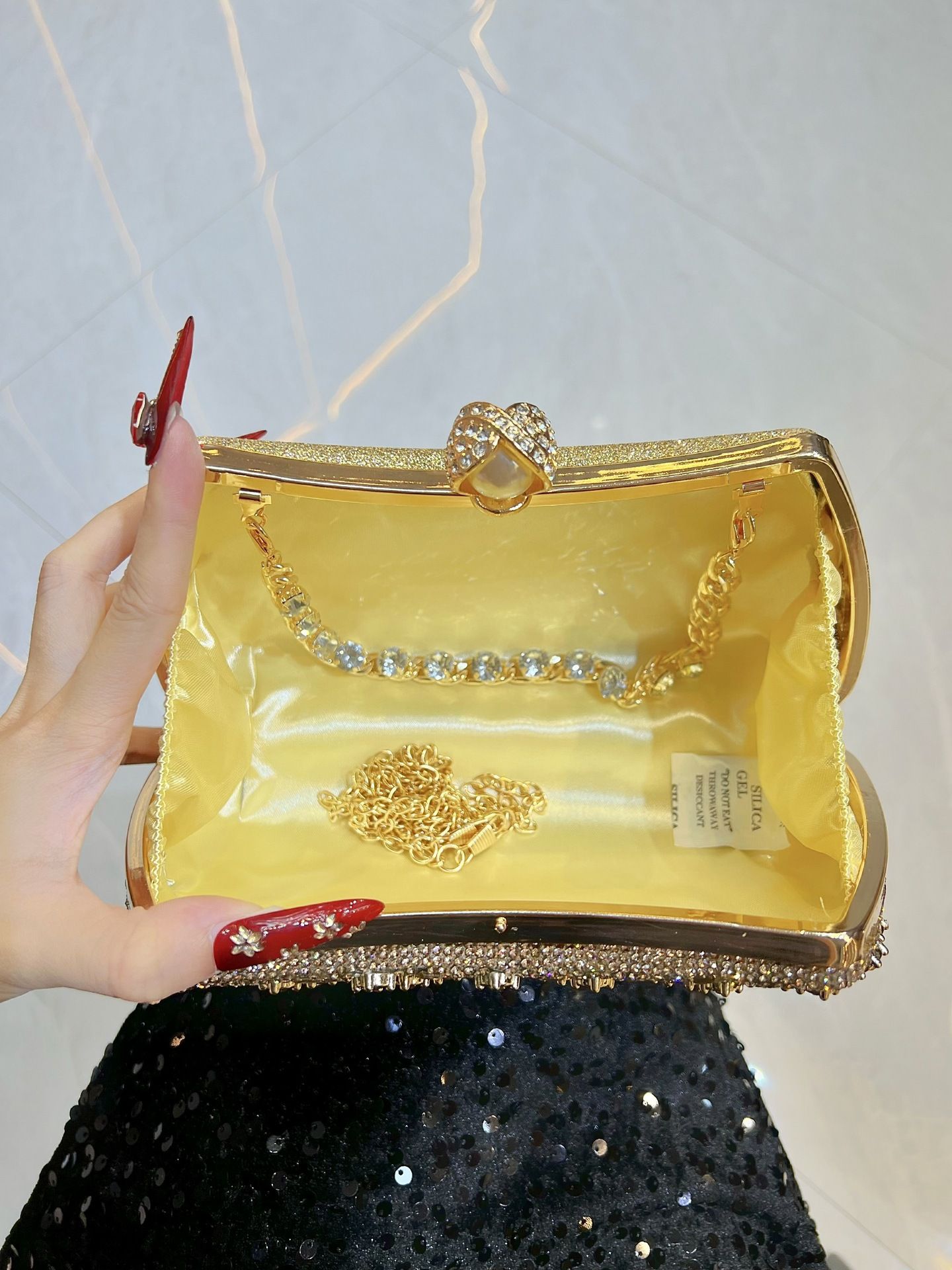 New handbag fashion diamond clutch chain shoulder messenger bag dinner bag box bag suitable for daily leisure commuting party dinner.