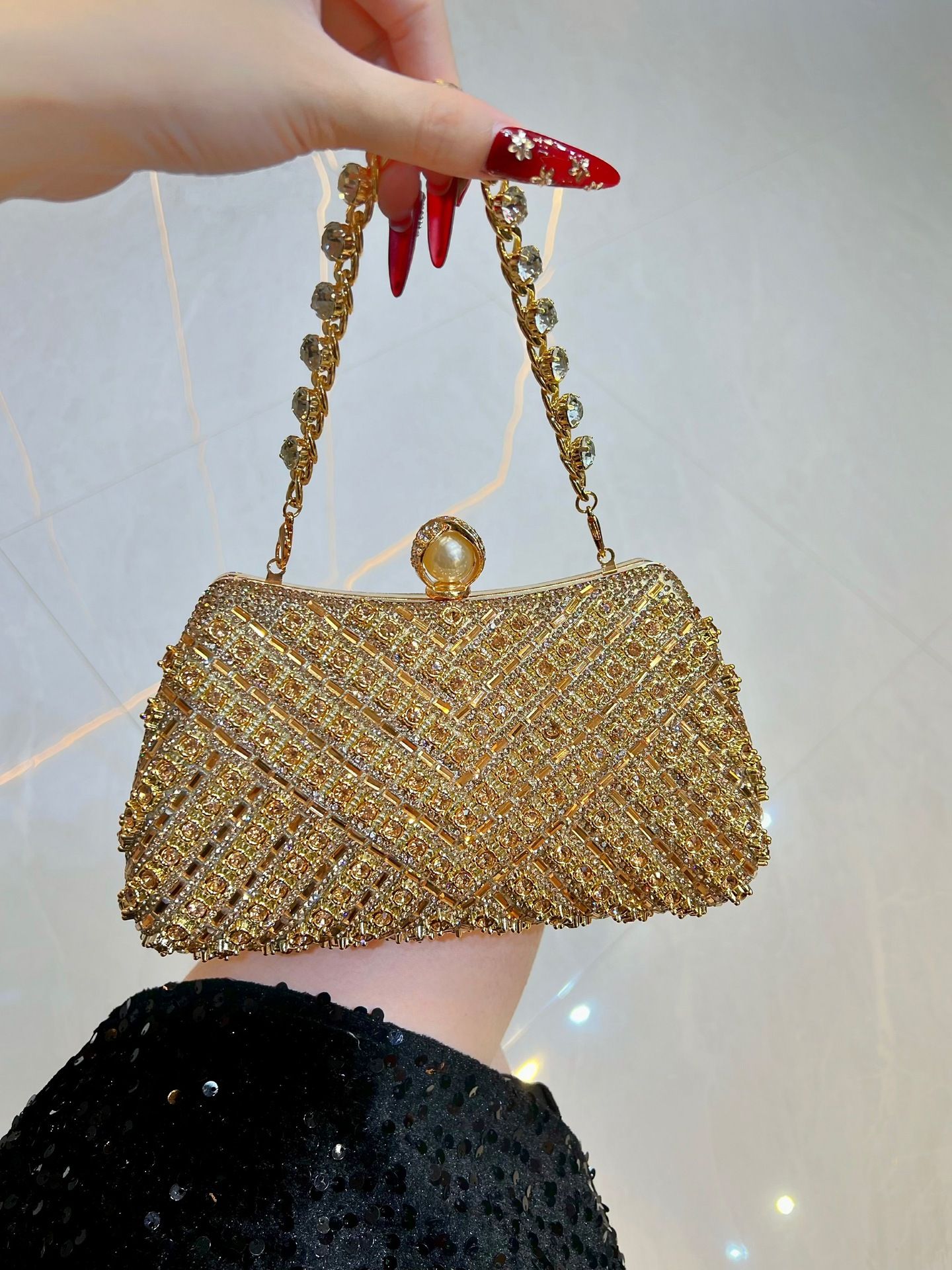 New handbag fashion diamond clutch chain shoulder messenger bag dinner bag box bag suitable for daily leisure commuting party dinner.