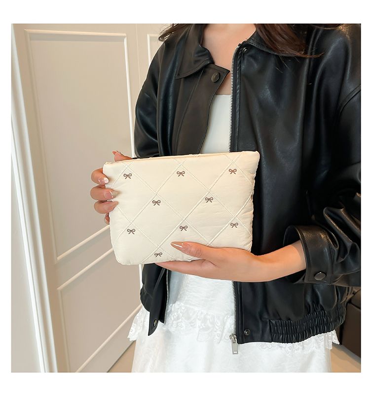 Butterfly knot pattern is fashionable and versatile. Quilted embroidery thread grid filled cotton makeup bag, casual hand-held bag, warm down small bag, inner bag, wash bag, pen bag, travel bag